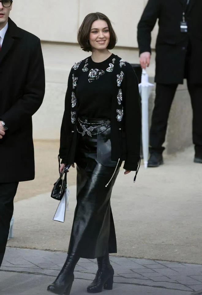 星欧平台：今年春天一定要拥有这5件衣服，好看又减龄！